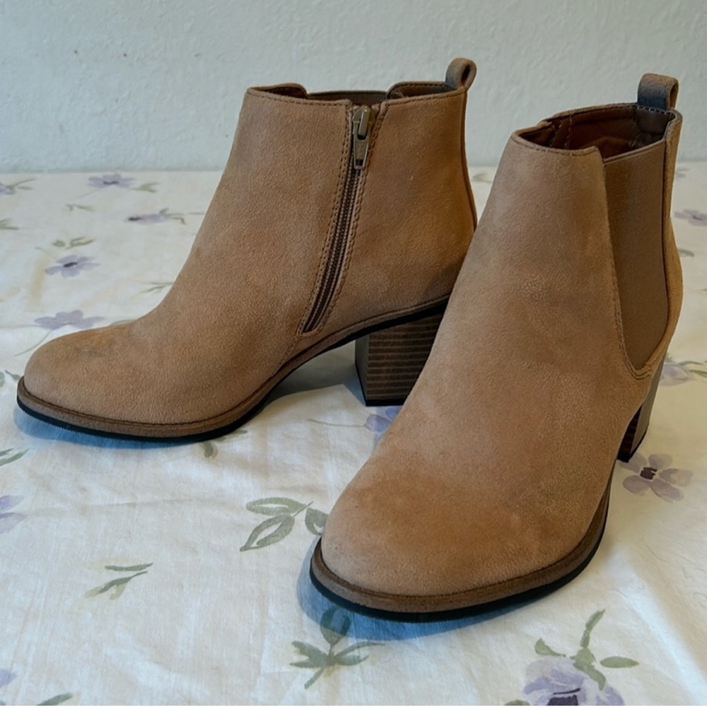 White Mountain Tan Ankle Boots